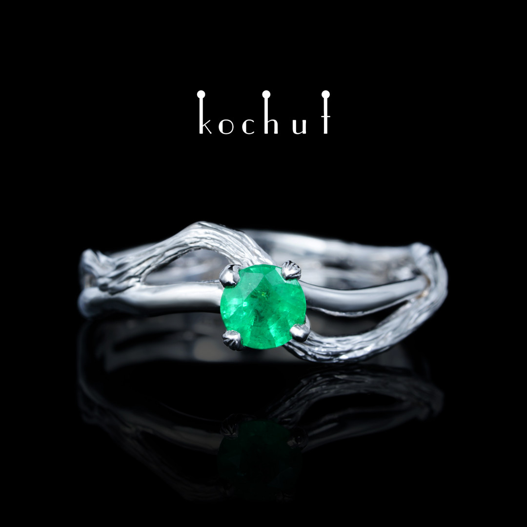 Engagement ring «Lignum». White gold, emerald, white rhodium