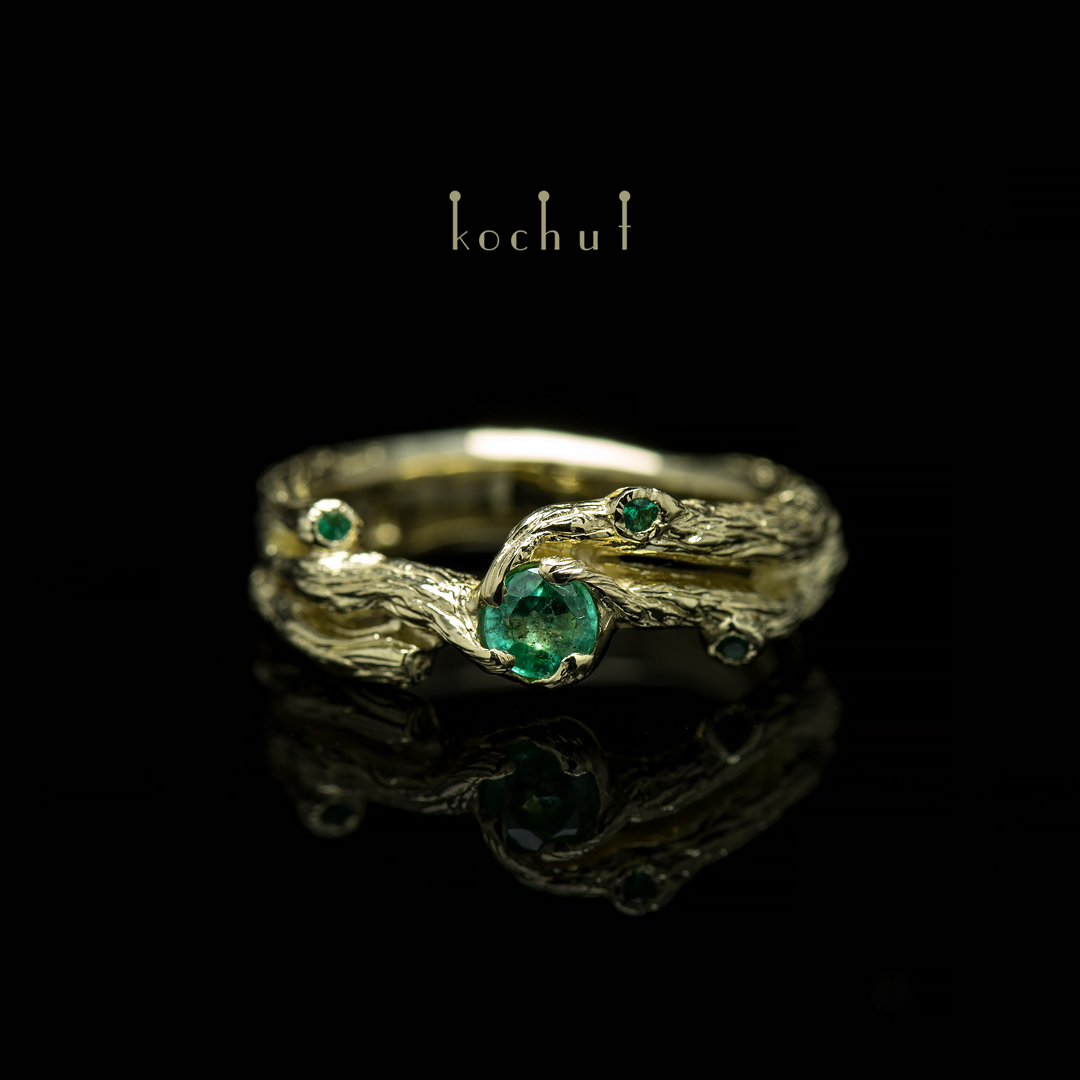 Engagement ring «Twig». Yellow gold, emeralds