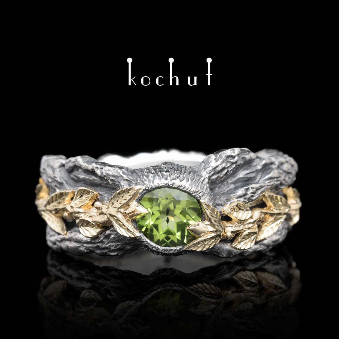 Ring «The Power of Life». Silver, yellow gold, chrysolite, oxidized