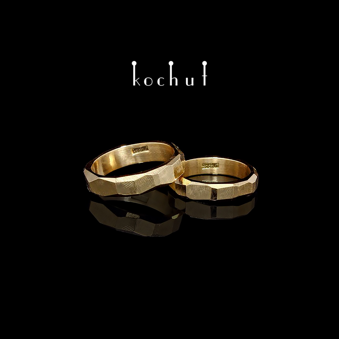 Wedding rings "Faceted". Yellow gold
