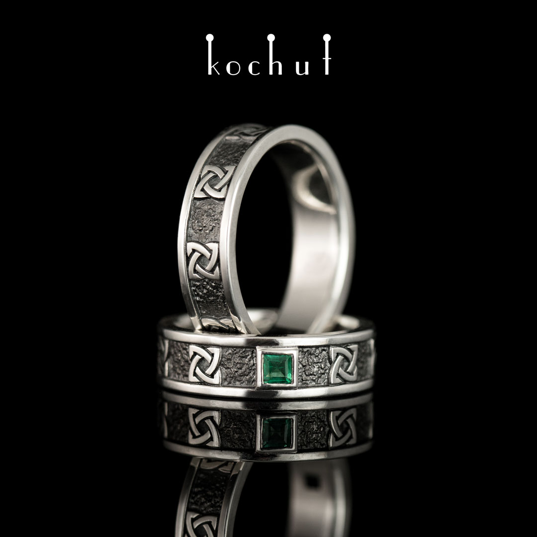 Flat-shaped wedding rings "Celtic guardian". Silver, emerald, oxidation
