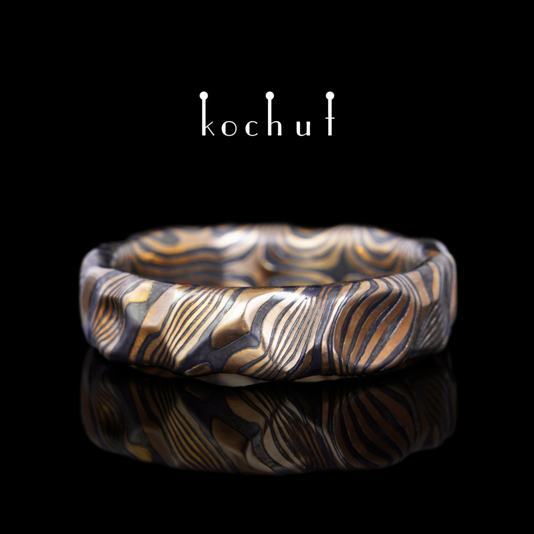 Seamless ring mokume «Dunes». Red gold, etched silver, oxidized