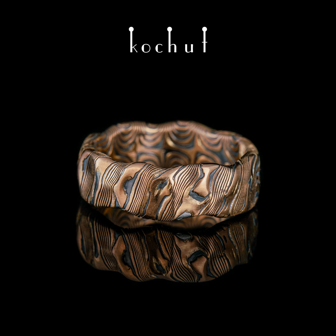Seamless ring mokume «Dunes». Red gold, etched silver