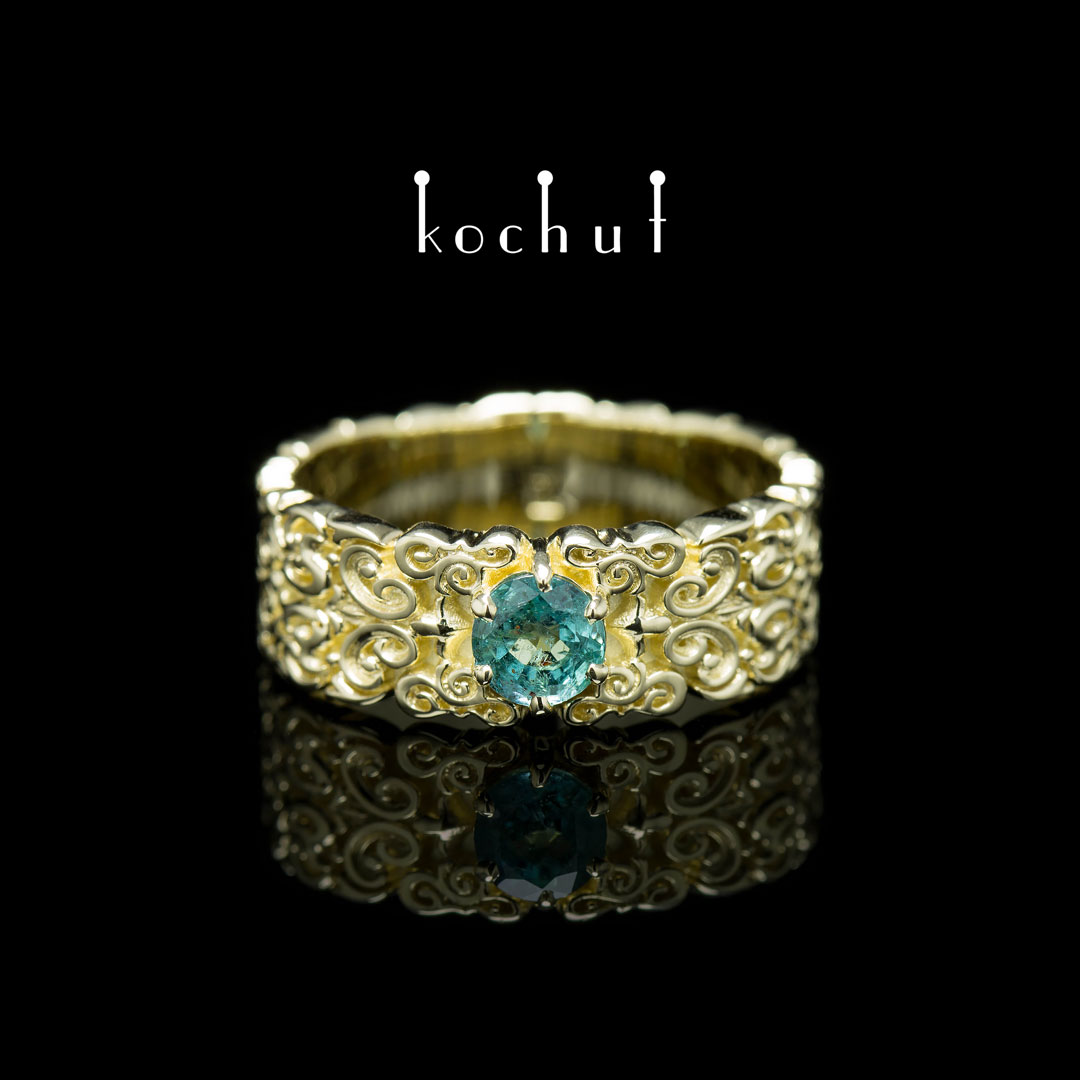 Ring «Notre Dame». Yellow gold, emerald