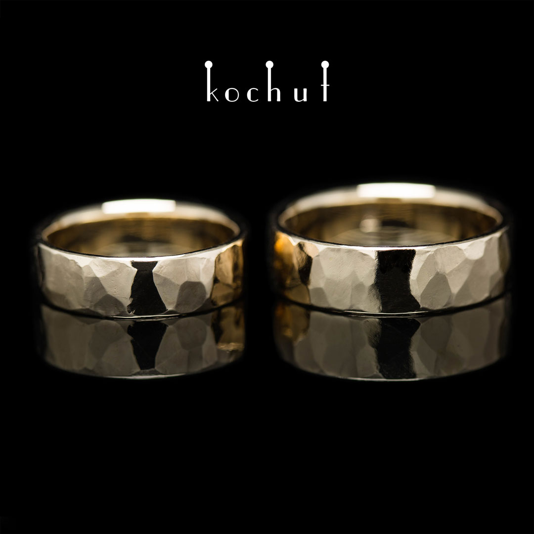 Wedding rings with forging Light. Yellow gold