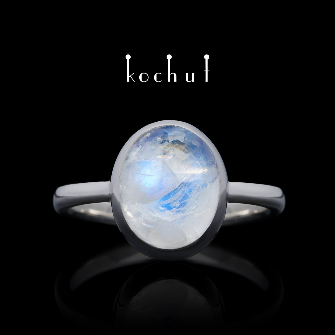 Ring «Shine of the soul». Silver, moonstone, white rhodium