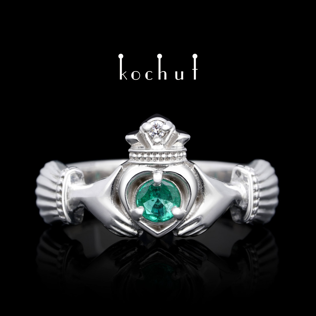 Ring «Claddagh: loyalty». Silver, emerald, diamond, white rhodium