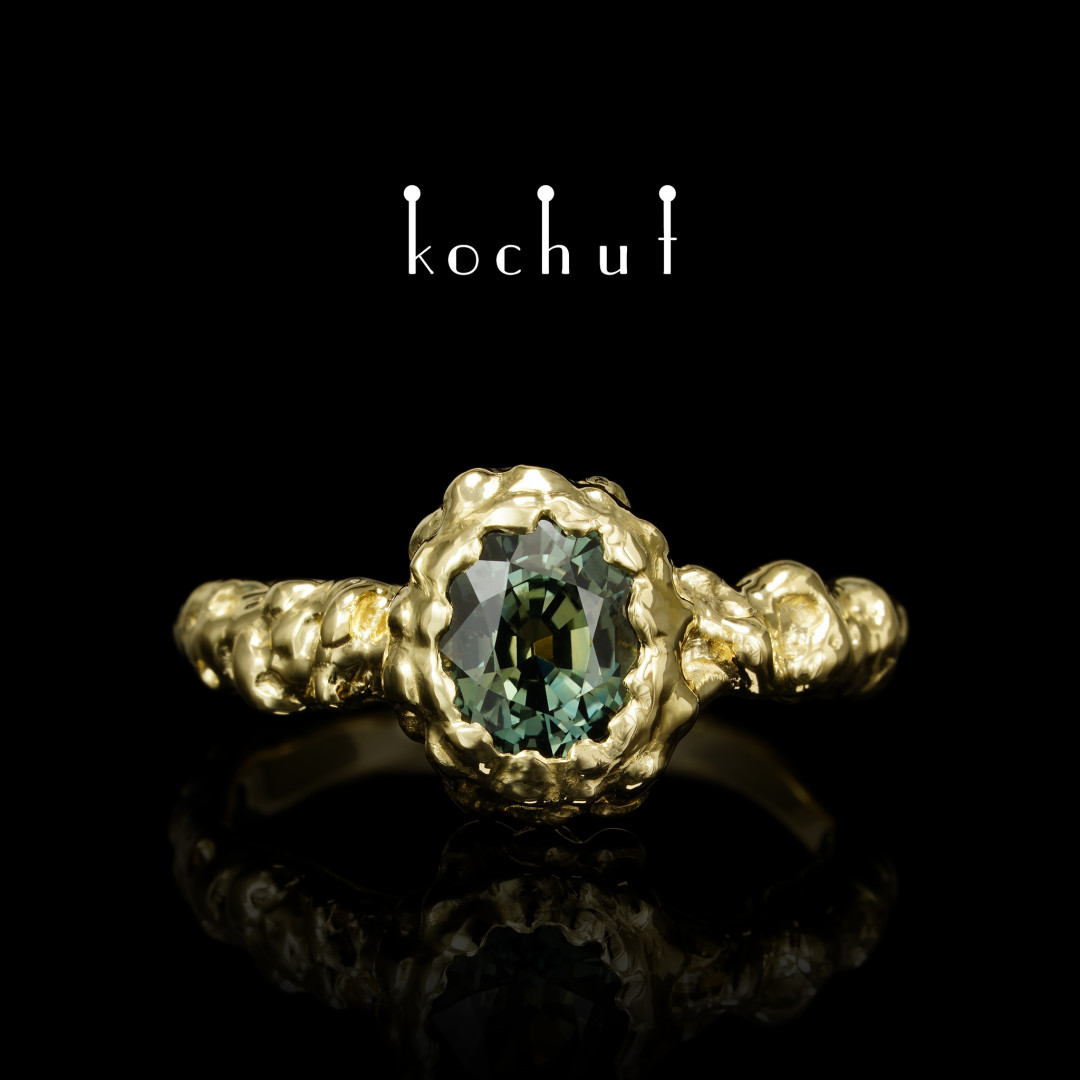 Ring «Melting point». Yellow gold, green sapphire