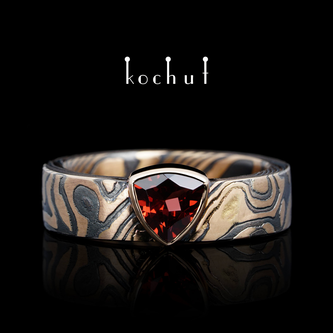 Ring mokume «Seiche». Red gold, etched silver, garnet, oxidized