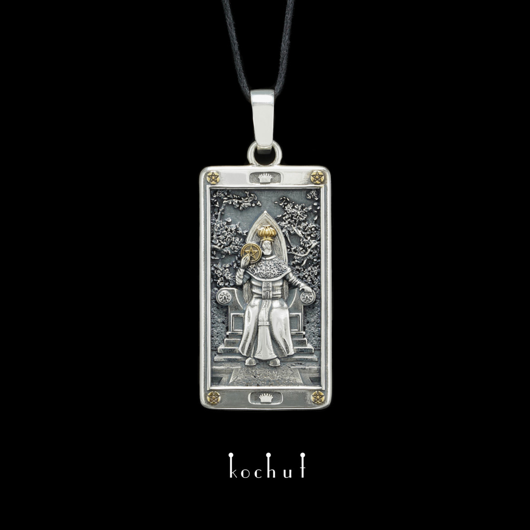 Pendant «King of pentacles». Silver, oxidation, gilding