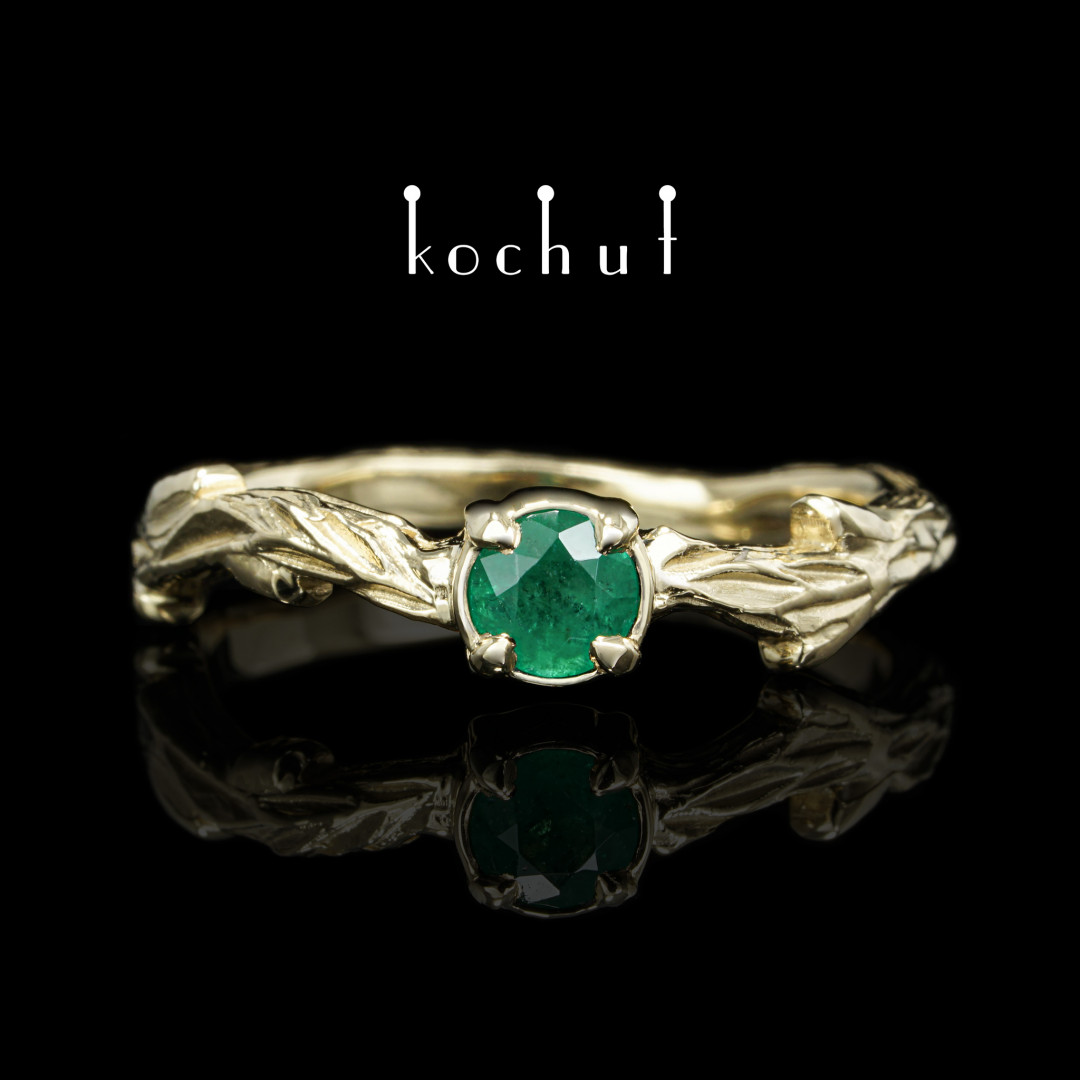 Ring «March twig». Yellow gold, emerald