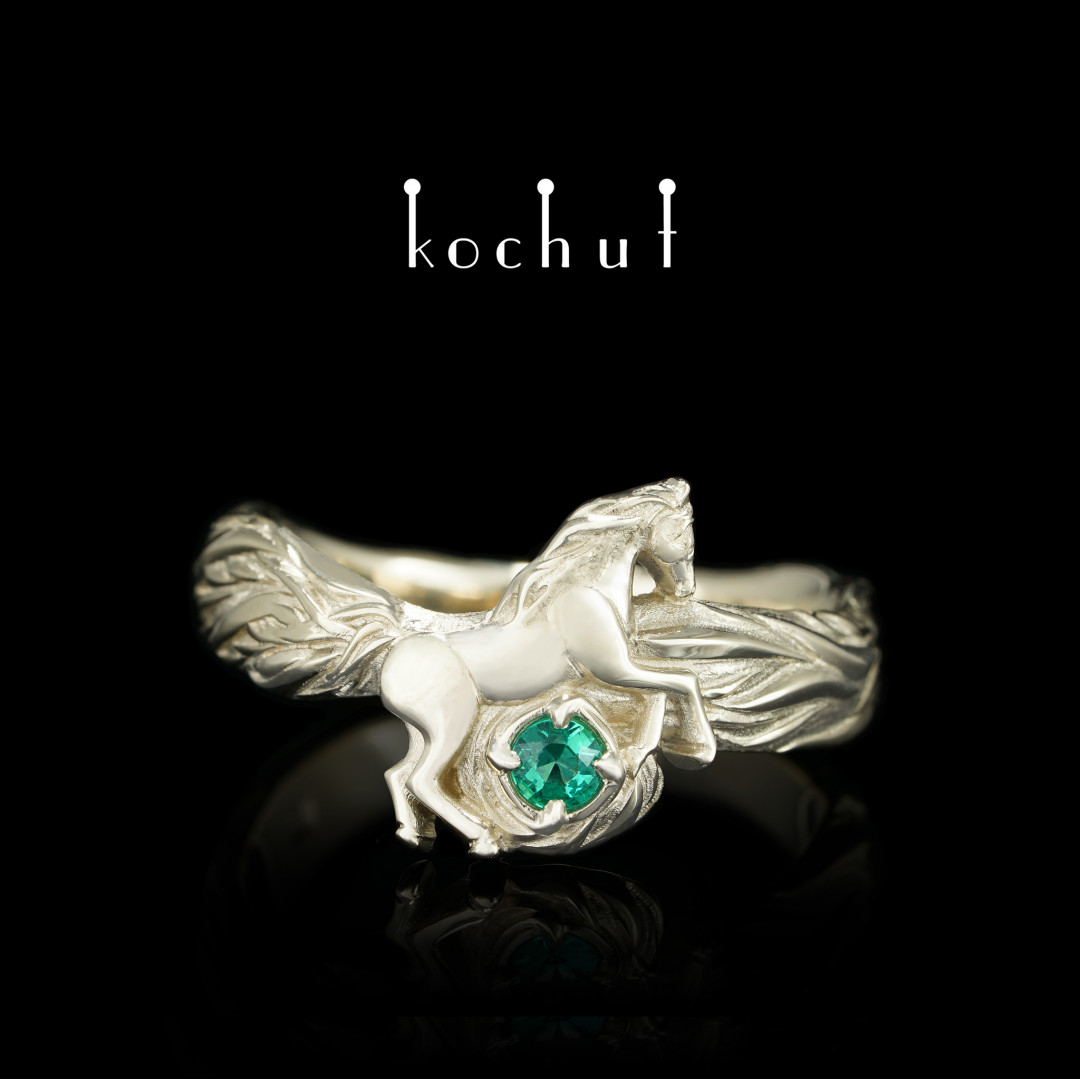 Ring «Mustang». White gold, emerald
