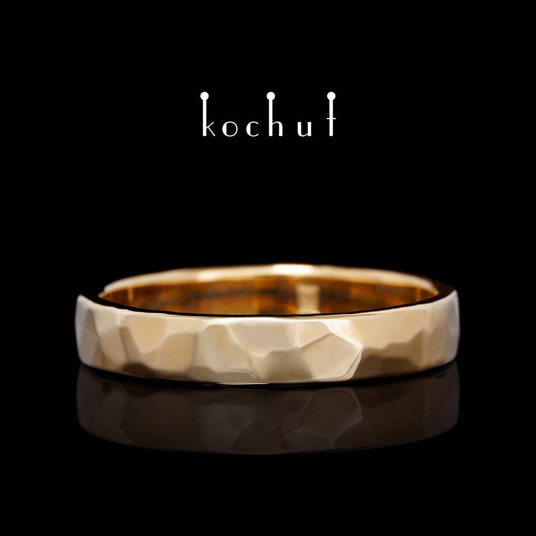 Wedding ring Light: narrow. Red gold