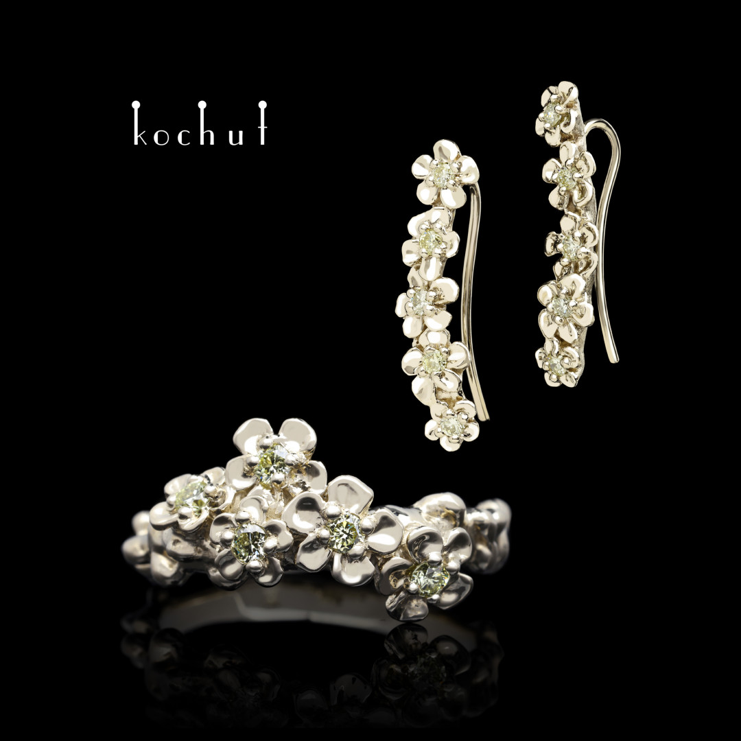Jewellery set «Flower tiara». White gold, pale yellow diamonds