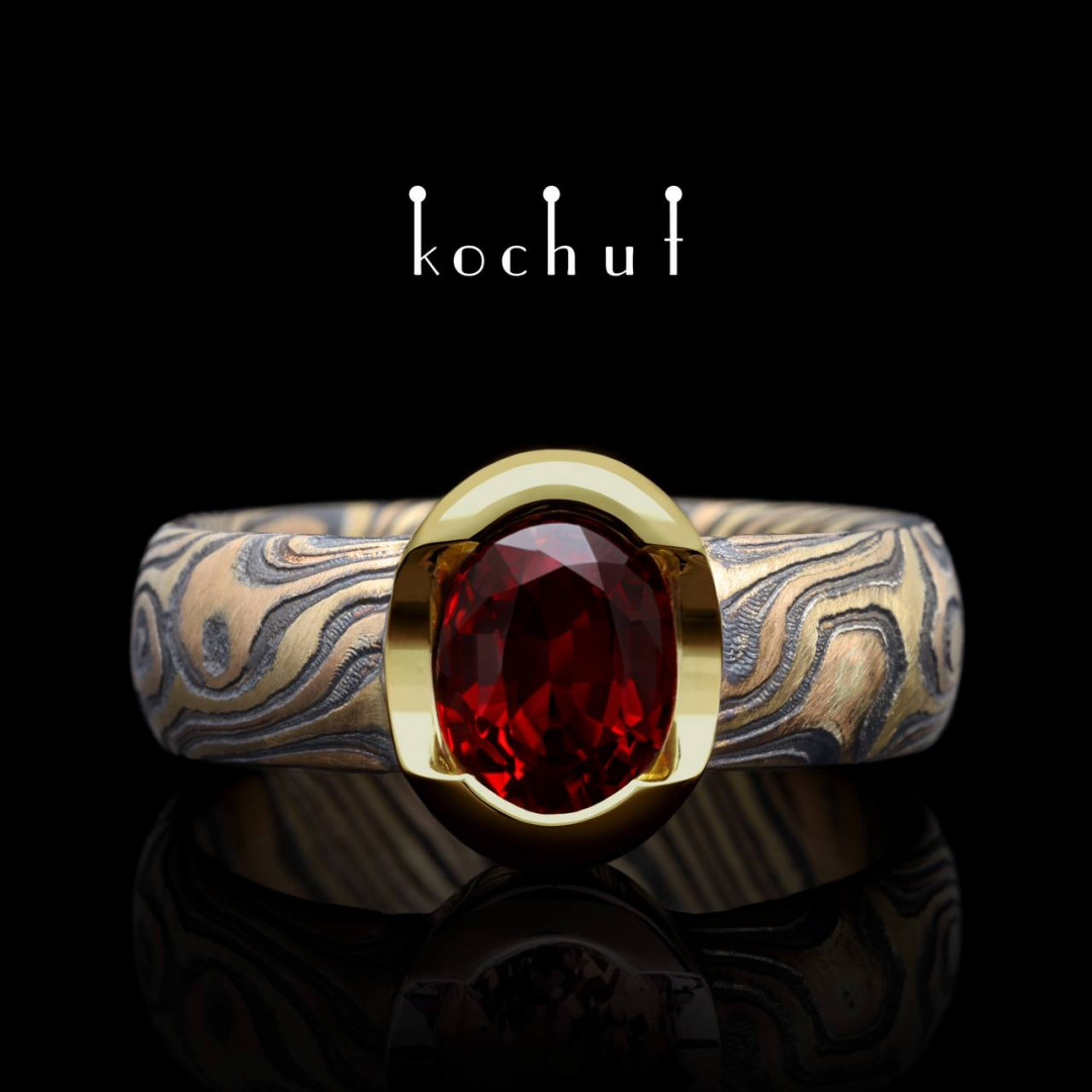 Ring mokume «Sophora». Red and yellow gold, etched silver, oxidized, garnet