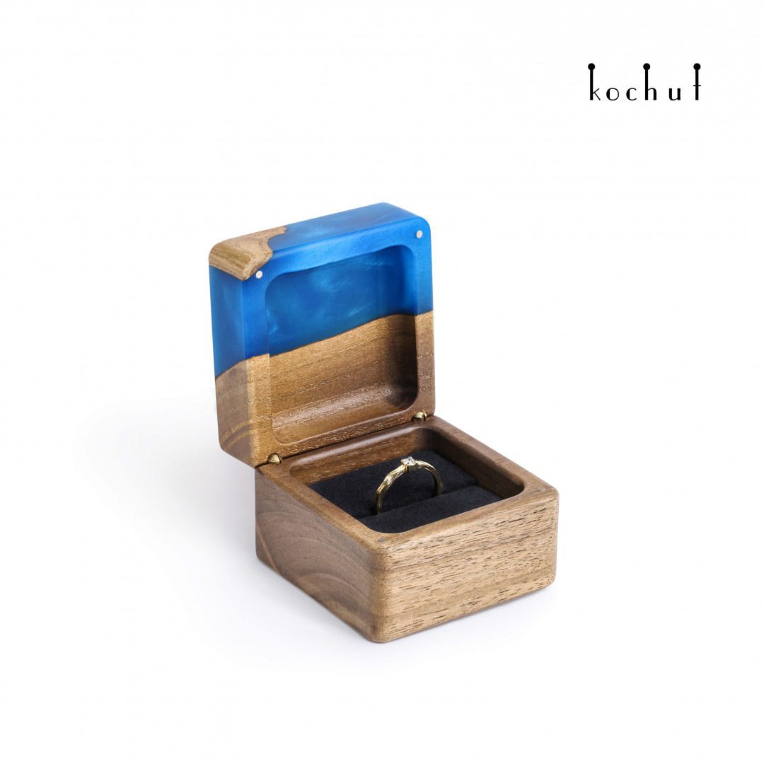 Jewellery box «Quadrum». Walnut, olive, blue epoxy resin